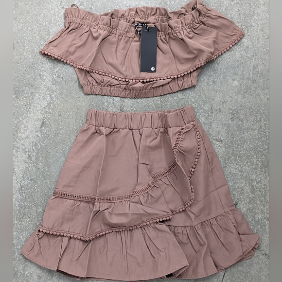 2 Piece Ruffle Shorts & Crop Top Beach Set - Picture 2 of 16